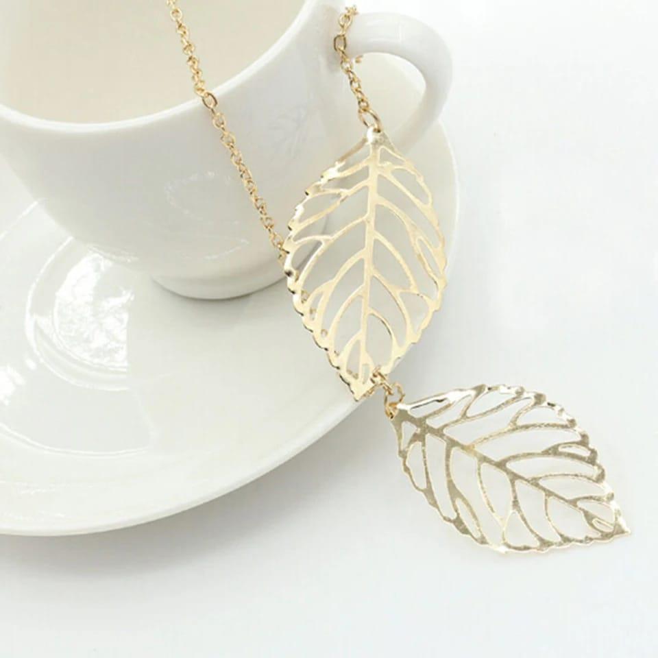 Elegant Leaf Pendant Necklace